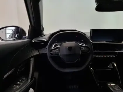 Photo 31 Peugeot 2008  Hybrid 145 e-DCS6