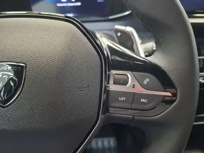 Photo 19 Peugeot 2008  Hybrid 145 e-DCS6