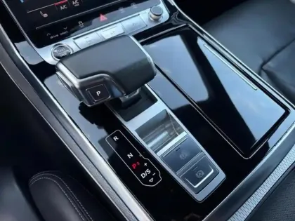 Photo 16 Audi Q8 60 TFSI e quattro Compétition