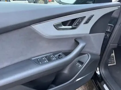 Photo 18 Audi Q8 60 TFSI e quattro Compétition