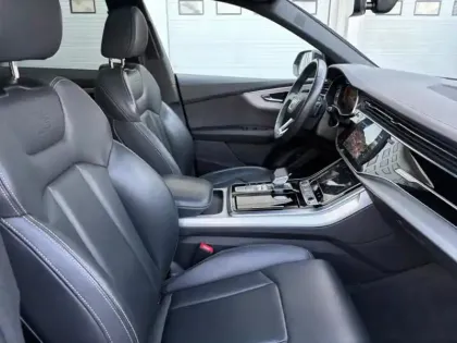 Photo 11 Audi Q8 60 TFSI e quattro Compétition