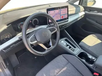 Photo 8 Volkswagen Golf 1.5 eHybrid 204 DSG6 VW Edition