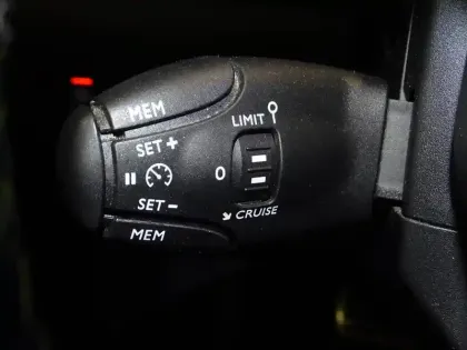 Photo 14 Peugeot 208  e- 136ch GT