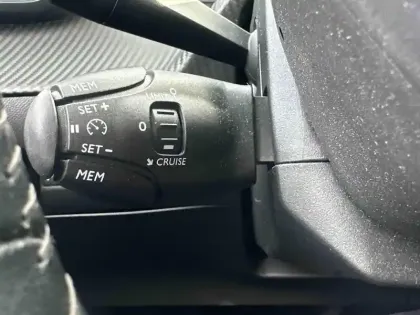 Photo 13 Peugeot 208  e- 136ch Allure