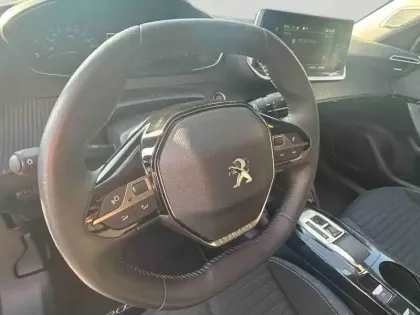 Photo 9 Peugeot 2008  e- 136ch Style