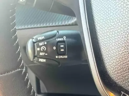 Photo 12 Peugeot 2008  e- 136ch Style