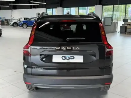 Photo 5 Dacia Jogger  1.6 hybrid 140ch Extreme 7 places -24