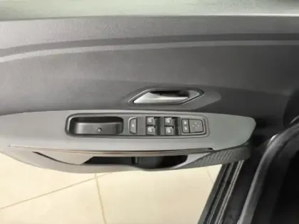 Photo 14 Dacia Jogger  1.6 hybrid 140ch Extreme 7 places -24