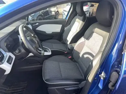 Photo 8 Renault Clio  E-Tech full hybrid 145