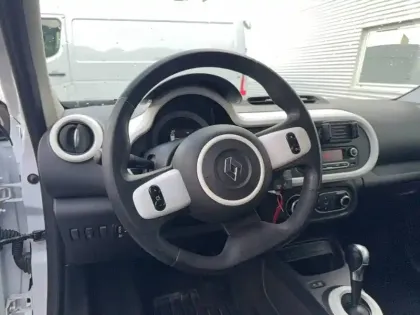 Photo 10 Renault Twingo  III E-Tech