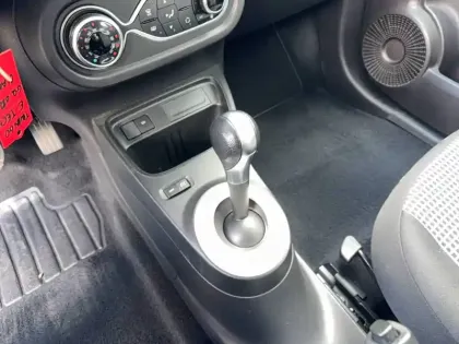 Photo 8 Renault Twingo  III E-Tech