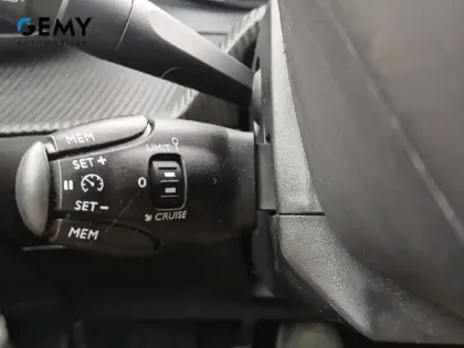 Photo 37 Peugeot 2008  PureTech 100 S&S BVM6