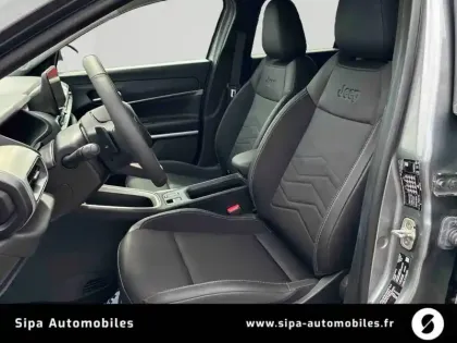 Photo 11 Jeep Avenger  1.2 Turbo T3 110 ch e-Hybrid BVR6