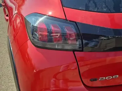 Photo 16 Peugeot 208  Electrique 50 kWh 136ch