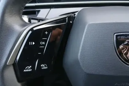 Photo 29 Peugeot 3008  Hybrid 136 e-DCS6