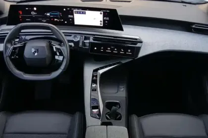 Photo 15 Peugeot 3008  Hybrid 136 e-DCS6