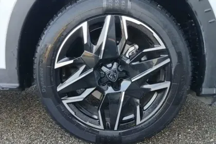 Photo 14 Peugeot 3008  Hybrid 136 e-DCS6