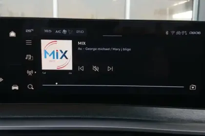 Photo 35 Peugeot 3008  Hybrid 136 e-DCS6