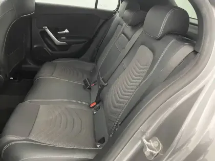 Photo 15 Mercedes Classe A  180 d 8G-DCT
