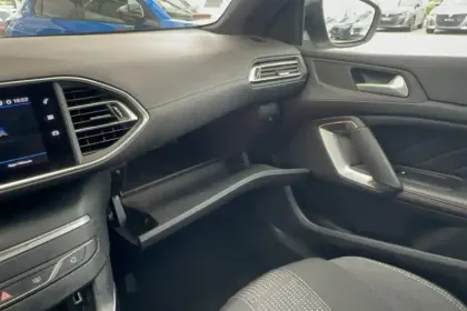 Photo 22 Peugeot 308  SW BlueHDi 130ch S&S EAT8