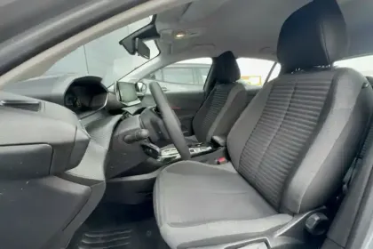 Photo 8 Peugeot 208  Electrique 50 kWh 136ch