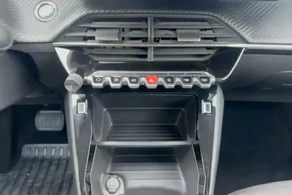 Photo 18 Peugeot 208  Electrique 50 kWh 136ch