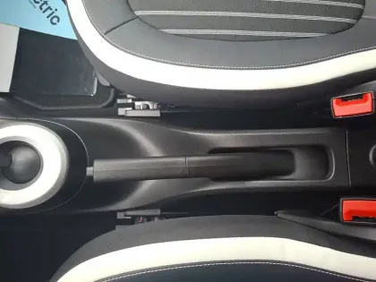Photo 33 Renault Twingo  III E-Tech