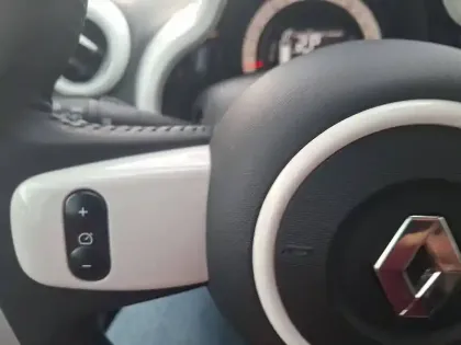 Photo 38 Renault Twingo  III E-Tech
