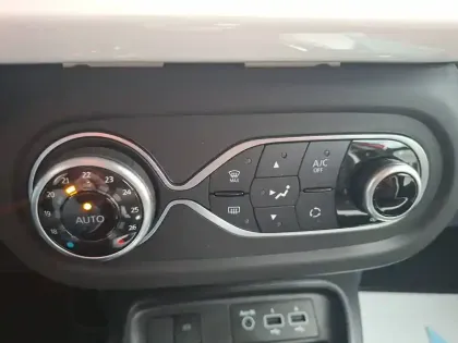 Photo 29 Renault Twingo  III E-Tech