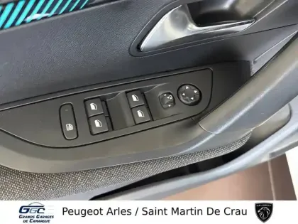 Photo 37 Peugeot 2008  PureTech 100 S&S BVM6