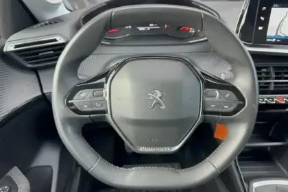 Photo 13 Peugeot 208  PureTech 100 S&S BVM6