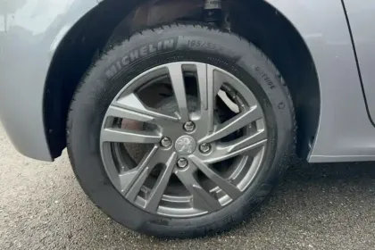 Photo 25 Peugeot 208  PureTech 100 S&S BVM6