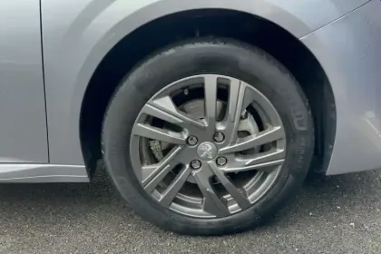 Photo 24 Peugeot 208  PureTech 100 S&S BVM6