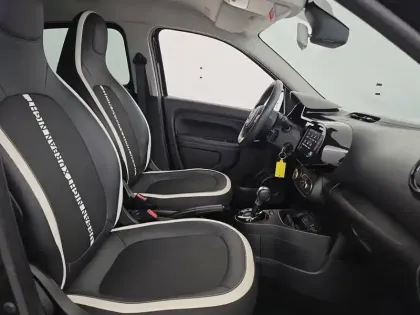 Photo 245 Renault Twingo  III E-Tech