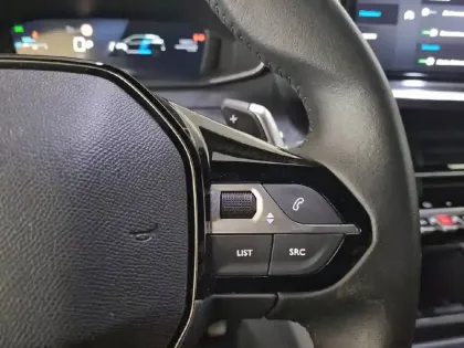 Photo 47 Peugeot 2008  Hybrid 136 e-DCS6