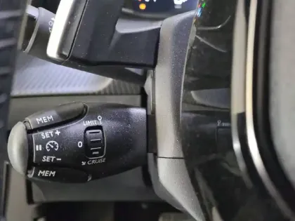 Photo 45 Peugeot 2008  Hybrid 136 e-DCS6
