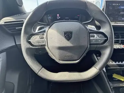 Photo 8 Peugeot 2008  Hybrid 136 e-DCS6