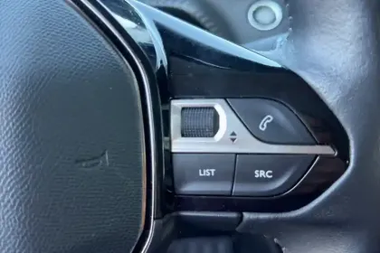 Photo 19 Peugeot 208  Electrique 50 kWh 136ch