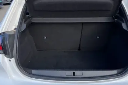 Photo 8 Peugeot 208  Electrique 50 kWh 136ch