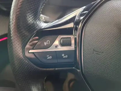 Photo 18 Peugeot 2008  Electrique 136 ch