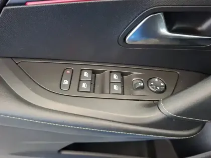 Photo 29 Peugeot 2008  Electrique 136 ch