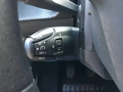 Photo 15 Peugeot 208  PureTech 75 S&S BVM5