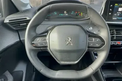 Photo 13 Peugeot 208  Electrique 50 kWh 136ch