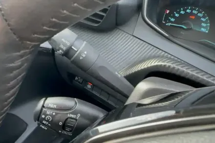 Photo 21 Peugeot 208  Electrique 50 kWh 136ch