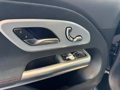 Photo 10 Mercedes GLB  200