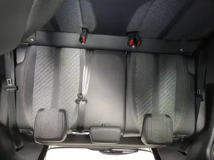Photo 38 Peugeot 2008  Hybrid 136 e-DCS6