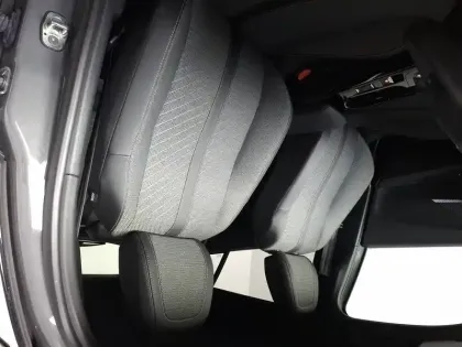 Photo 35 Peugeot 2008  Hybrid 136 e-DCS6
