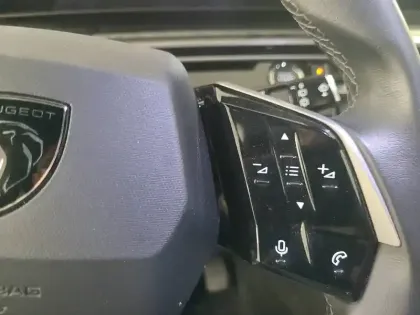 Photo 15 Peugeot 5008  Hybrid 145 ch e-DCS6