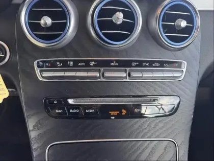 Photo 8 Mercedes Classe C  Cabriolet 220 d 170ch Sportline 4Matic 9G-Tronic