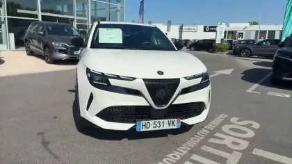 Photo 7 Alfa Romeo Junior  1.2 Ibrida 145 ch e-DCT6